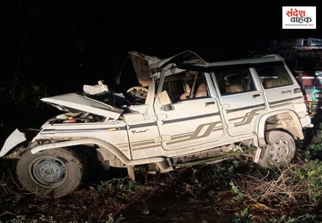 आगरा में भीषण सड़क हादसा: पेड़ से टकराई श्रद्धालुओं की बोलेरो,एक ही परिवार के 5 लोगों की मौत