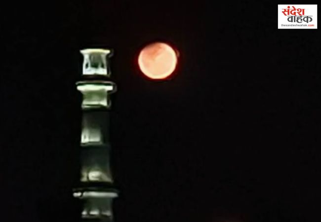 लखनऊ में दिखा साल का पहला चंद्र ग्रहण, नक्षत्रशाला में उमड़ी भीड़