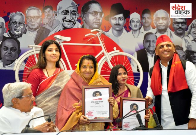 अखिलेश यादव ने की मूर्ति देवी-मालती देवी महिला सम्मान की शुरुआत, बोले- आधी आबादी के बिना विकास अधूरा