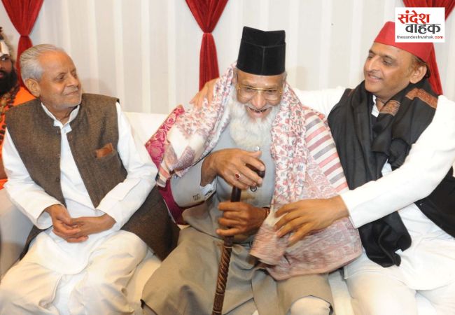 इफ्तार में दिखी सियासत और रूहानियत, अखिलेश यादव ने मुल्क में अमन-चैन और 2027 में सपा सरकार के लिए मांगी दुआ