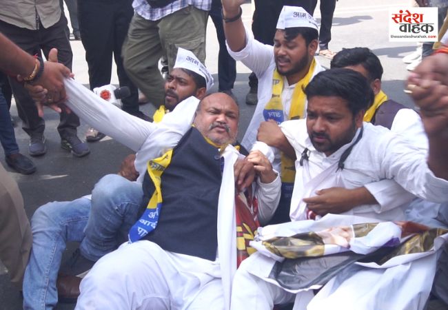 UP में गैस संकट पर आप का हल्लाबोल, लखनऊ समेत कई जिलों में प्रदर्शन, पुलिस से तीखी झड़प