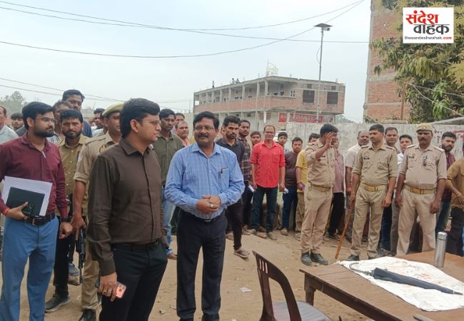 Siddharthnagar News: गैस एजेंसी पर डीएम का औचक छापा, सुरक्षा मानकों और कालाबाजारी को लेकर दी कड़ी चेतावनी