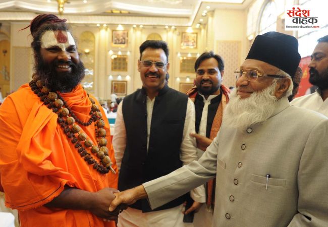 इफ्तार में दिखी सियासत और रूहानियत, अखिलेश यादव ने मुल्क में अमन-चैन और 2027 में सपा सरकार के लिए मांगी दुआ