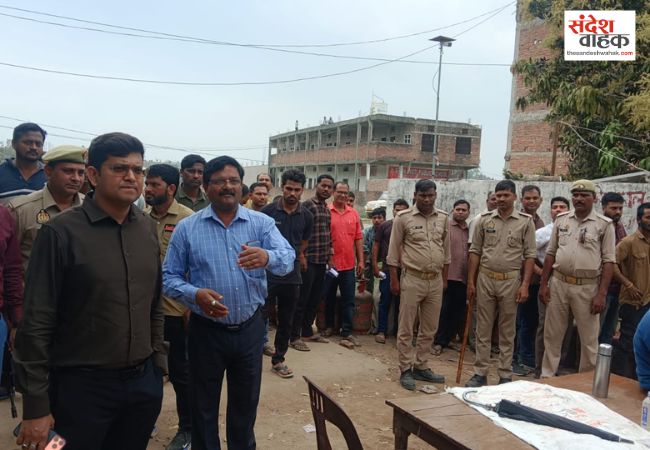 Siddharthnagar News: गैस एजेंसी पर डीएम का औचक छापा, सुरक्षा मानकों और कालाबाजारी को लेकर दी कड़ी चेतावनी