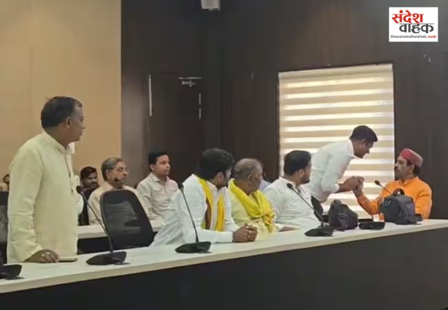Kanpur News: नौ साल बेमिसाल के जश्न में मची रार, कुर्सी न मिली तो बीच प्रेस कॉन्फ्रेंस से उठकर चले गए नगर अध्यक्ष