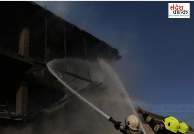 पाकिस्तानी सेना की गोलाबारी से अफगान मार्केट में लगी आग, 150 से ज्यादा दुकानें राख