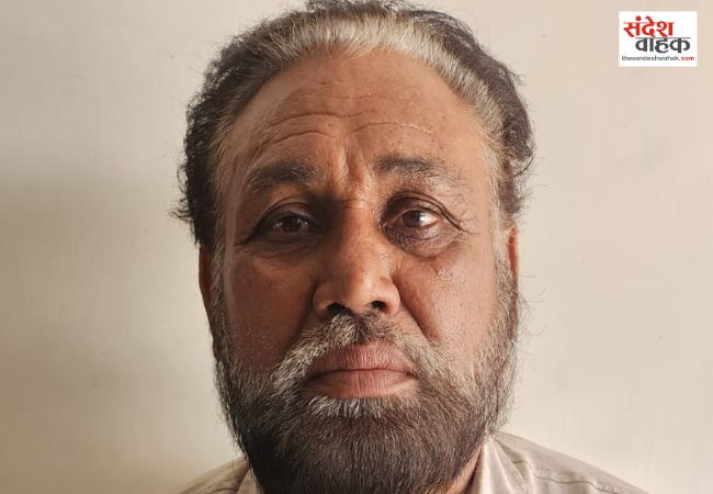 Lucknow News: चंदौली पुलिस का इनामी तस्कर अहमदाबाद से गिरफ्तार