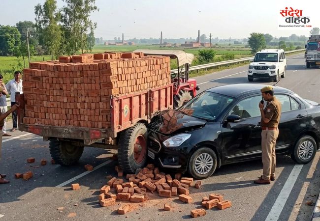 Moradabad News: ईंटों से लदी ट्रैक्टर-ट्रॉली में जा घुसी तेज रफ्तार कार, 4 दोस्तों की मौत, एक गंभीर