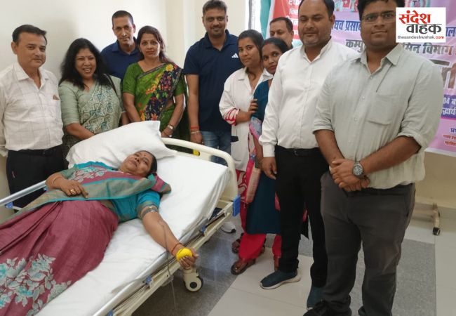 Siddharthnagar News: सिद्धार्थ विश्वविद्यालय में कुलपति प्रो. कविता शाह ने खुद रक्तदान कर किया शिविर का शुभारंभ