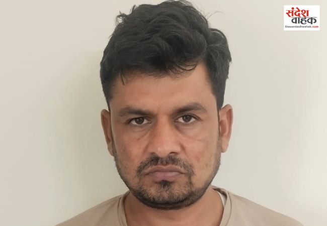 Agra News: रायपुर सेंट्रल जेल से फरार 5 हजारी इनामी कैदी आगरा से गिरफ्तार, पहचान छिपाकर कर रहा था RO का काम