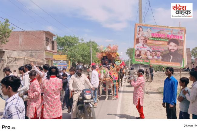 भक्ति के रंग में रंगा अलीगंज, गैनी में रावण दहन के बाद निकली भगवान राम की भव्य शोभायात्रा