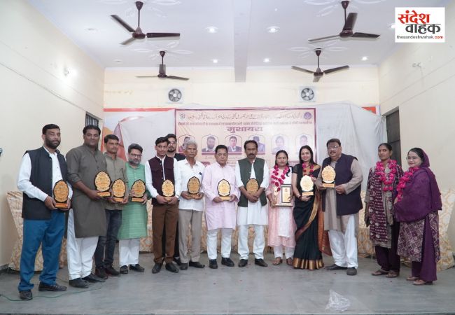 मुशायरा राष्ट्रीय एकता के निर्माण में योगदान देता है: तारिक़ जिलानी