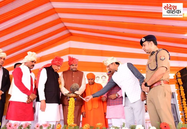 Siddharthnagar News: मुख्यमंत्री सामूहिक विवाह में 331 जोड़े बने हमसफर, सांसद ने नव-विवाहितों को नौकरी दिलाने का किया वादा