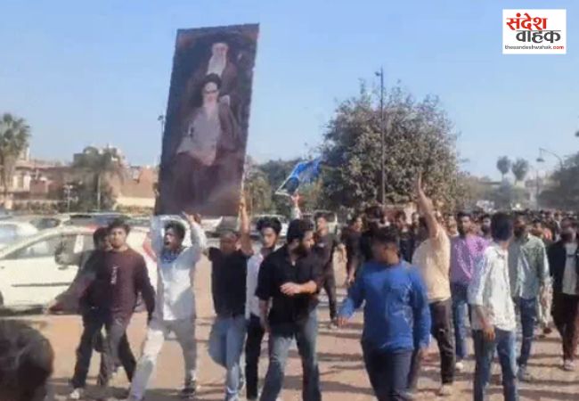 खामेनेई की मौत पर लखनऊ की सड़कों पर उतरे लोग, 3 दिन के शोक का ऐलान