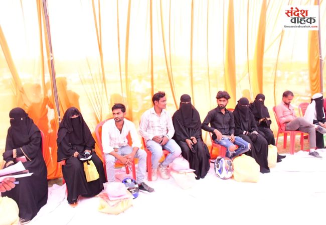 Siddharthnagar News: मुख्यमंत्री सामूहिक विवाह में 331 जोड़े बने हमसफर, सांसद ने नव-विवाहितों को नौकरी दिलाने का किया वादा