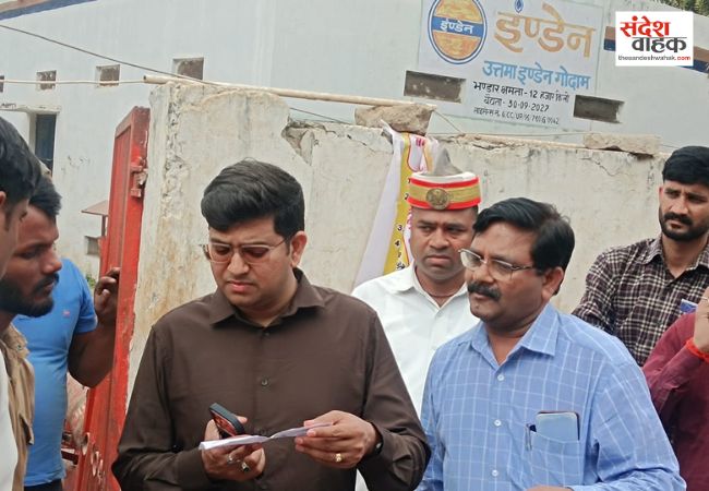 Siddharthnagar News: गैस एजेंसी पर डीएम का औचक छापा, सुरक्षा मानकों और कालाबाजारी को लेकर दी कड़ी चेतावनी
