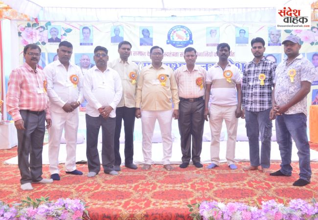 Lucknow News: पटवा महासभा का होली मिलन समारोह संपन्न, डॉ. पंकज बोले- शिक्षा ही समाज के विकास का असली आधार