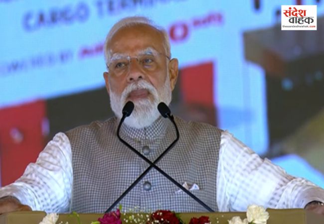 सपा ने नोएडा को बनाया था अपनी लूट का ATM, पीएम मोदी बोले- अंधविश्वास की वजह से पुराने मुख्यमंत्री यहाँ आने से डरते थे