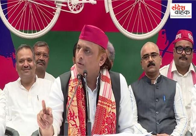 Lucknow News: सपा में शामिल हुए पूर्व DIG राम शरत राम, अखिलेश बोले– जब जाएंगे भाजपाई, तभी घटेगी महंगाई