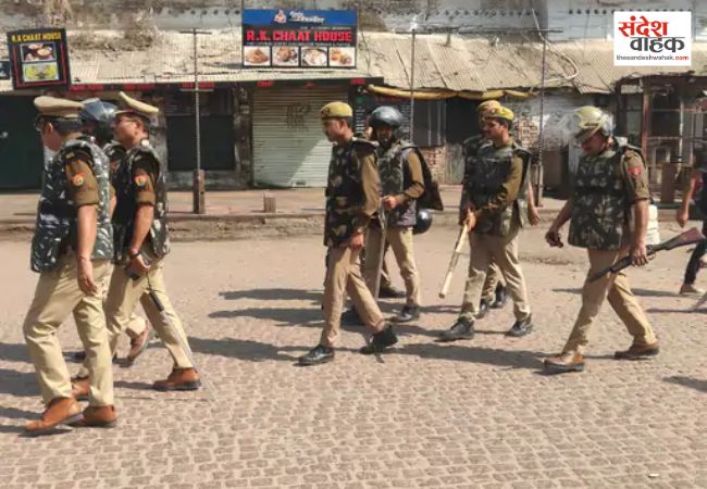 खामेनेई की मौत पर लखनऊ की सड़कों पर उतरे लोग, 3 दिन के शोक का ऐलान