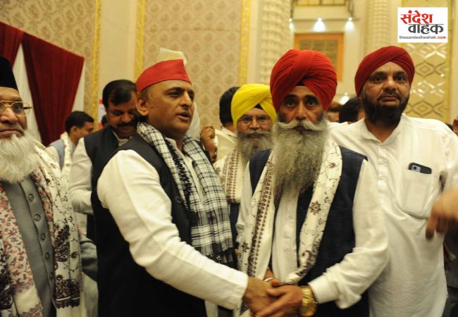 इफ्तार में दिखी सियासत और रूहानियत, अखिलेश यादव ने मुल्क में अमन-चैन और 2027 में सपा सरकार के लिए मांगी दुआ