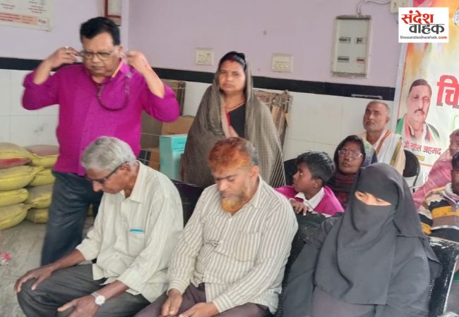 कांशीराम जयंती पर कांग्रेस की सेवांजलि, सिद्धार्थनगर में लगा मुफ्त चिकित्सा शिविर