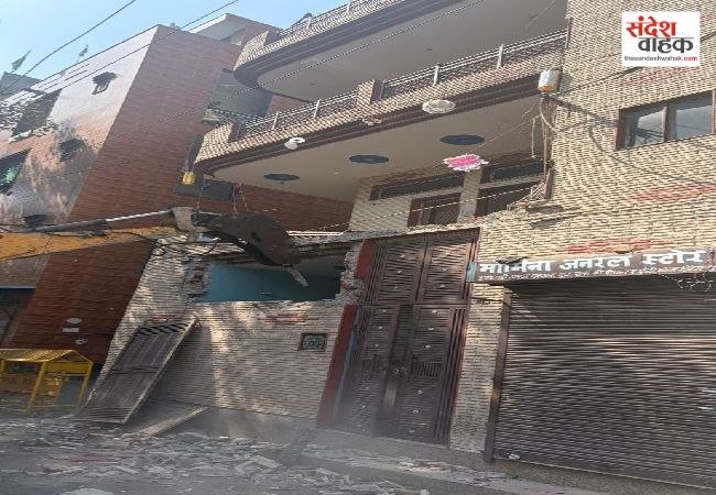 Uttam Nagar Murder Case: मुख्य आरोपी के अवैध निर्माण पर चला MCD का बुलडोजर