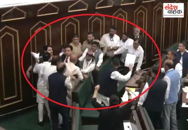 जम्मू-कश्मीर विधानसभा में जमकर हुई धक्का-मुक्की, प्रधानमंत्री के खिलाफ नारेबाजी पर भिड़े भाजपा-कांग्रेस विधायक