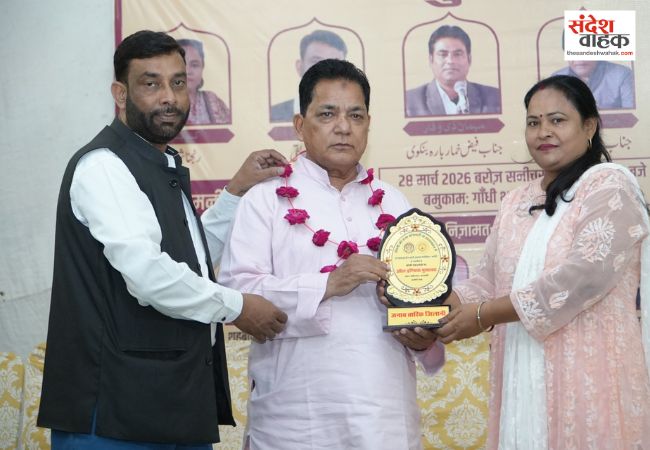 मुशायरा राष्ट्रीय एकता के निर्माण में योगदान देता है: तारिक़ जिलानी