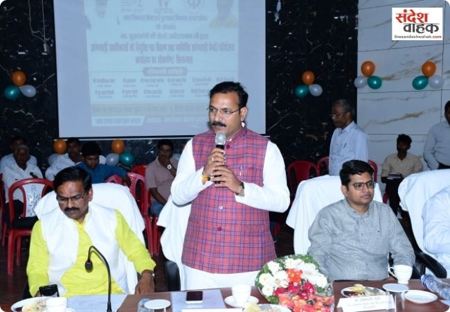 Siddharthnagar News: कुपोषण मुक्त उत्तर प्रदेश बनाने पर जोर, आंगनबाड़ी सहायिकाओं को बांटे गए नियुक्ति पत्र