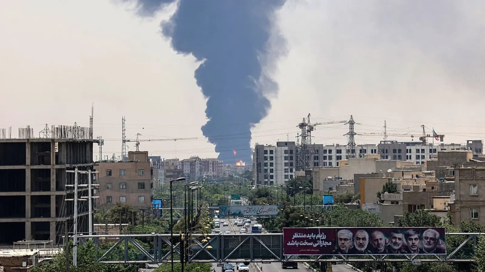 ईरान हमलों के बाद अमेरिका ने 14 देशों से अपने नागरिकों को तत्काल देश छोड़ने को कहा