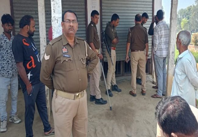 Siddharthnagar News: शराब दुकान के मुनीम की फंदे पर लटकी मिली लाश, परिवार में मचा कोहराम