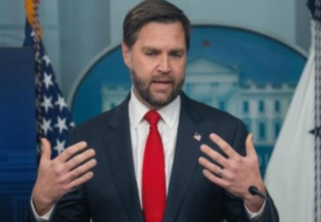 अमेरिकी उपराष्ट्रपति वेंस बोले- लंबा युद्ध नहीं चाहते ट्रंप, ईरान को परमाणु हथियार बनाने से रोकना मकसद