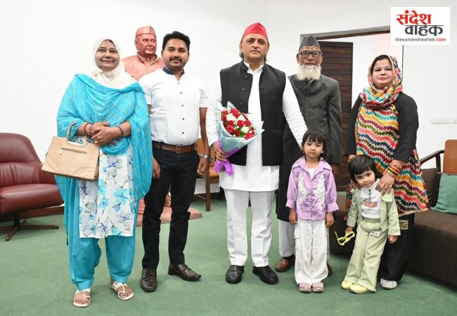 ‘बादशाह भैया जैसा होता है’, नन्ही मरियम ने अखिलेश यादव को सुनाया शेर, 2027 में सीएम बनने की दुआ