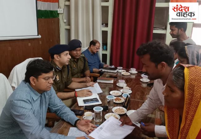 Siddharthnagar News: तहसील दिवस में डीएम का सख्त एक्शन, लापरवाह लेखपाल सस्पेंड