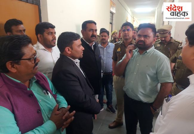 Kushinagar News: डीएम महेंद्र सिंह तंवर की अधिकारियों को दोटूक