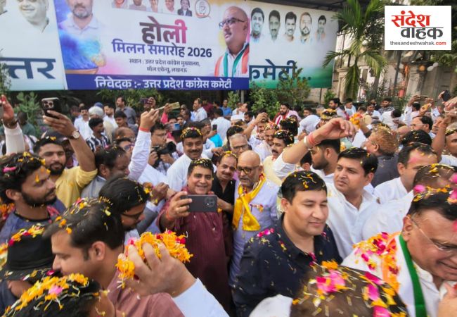 UP कांग्रेस कार्यालय में सजा होली मिलन समारोह, अविनाश पाण्डेय और अजय राय ने दी बधाई