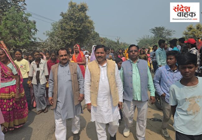 Kushinagar News: मां दुबौली मंदिर में शतचंडी महायज्ञ का आगाज, निकाली गई भव्य कलश यात्रा