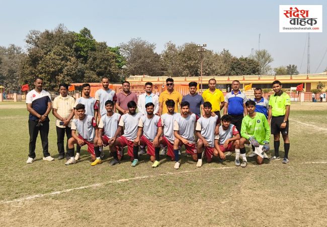 Kushinagar News: ओपन स्टेट फुटबाल प्रतियोगिता में कुशीनगर ने मारी बाजी