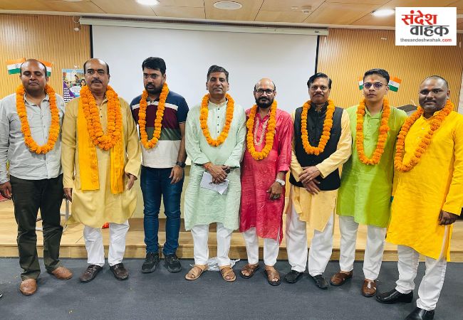 Lucknow News: क्षेत्रीय पासपोर्ट कार्यालय में लगातार छठी बार बने एसोसिएशन के अध्यक्ष राकेश चंद्र पांडेय