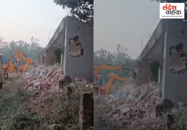 Sitapur News: लहरपुर में गरजा बुलडोजर,12 साल पुरानी मस्जिद जमींदोज