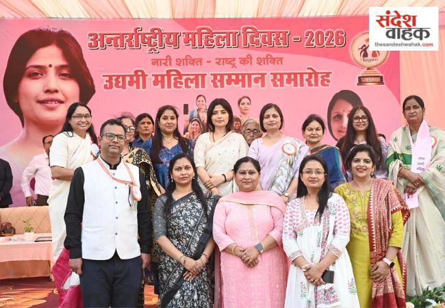  डिंपल यादव ने सराहा महिलाओं का संघर्ष, बोलीं- 'महिलाएं ही समाज की असली ताकत'