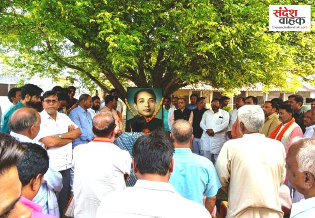 Kushinagar News: पडरौना राजदरबार में गूंजीं कुंवर सीपीएन सिंह की यादें,