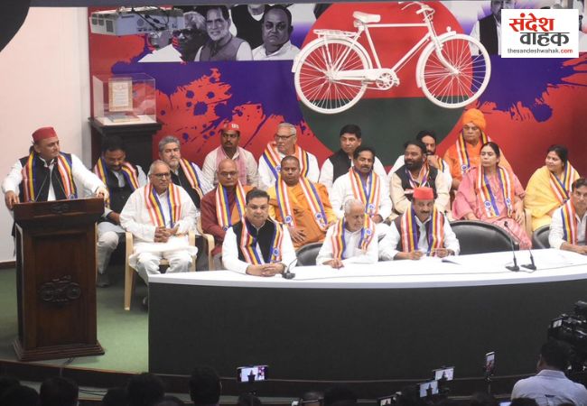 सपा मुख्यालय में गूंजा सम्राट अशोक का जयघोष, अखिलेश यादव बोले— 2027 में रिवरफ्रंट पर लगेगी…
