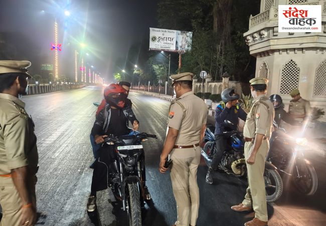 Lucknow News: 1090 चौराहे पर स्टंटबाजी और मॉडिफाइड साइलेंसर का शोर पड़ा भारी, कई गाड़ियां सीज