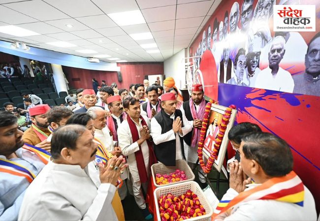 सपा मुख्यालय में गूंजा सम्राट अशोक का जयघोष, अखिलेश यादव बोले— 2027 में रिवरफ्रंट पर लगेगी…