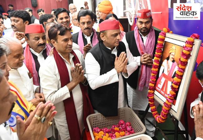 सपा मुख्यालय में गूंजा सम्राट अशोक का जयघोष, अखिलेश यादव बोले— 2027 में रिवरफ्रंट पर लगेगी…