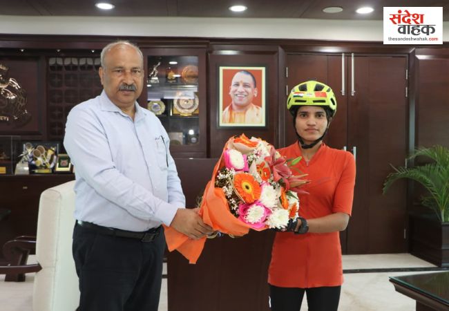 Lucknow News: UP DGP से मिलीं 'साइकिल गर्ल' आशा मालवीय, भविष्य की दी शुभकामनाएं