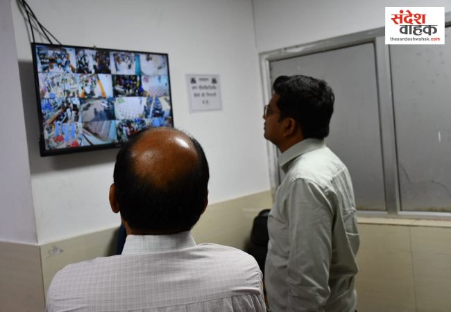 Siddharthnagar News: मेडिकल कॉलेज में डीएम का छापा, बोले- मरीजों के इलाज में कोताही बर्दाश्त नहीं