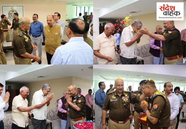 लखनऊ पुलिस मुख्यालय में गूंजे होली के सुर, DGP राजीव कृष्ण ने फूलों की होली खेल दी शुभकामनाएं